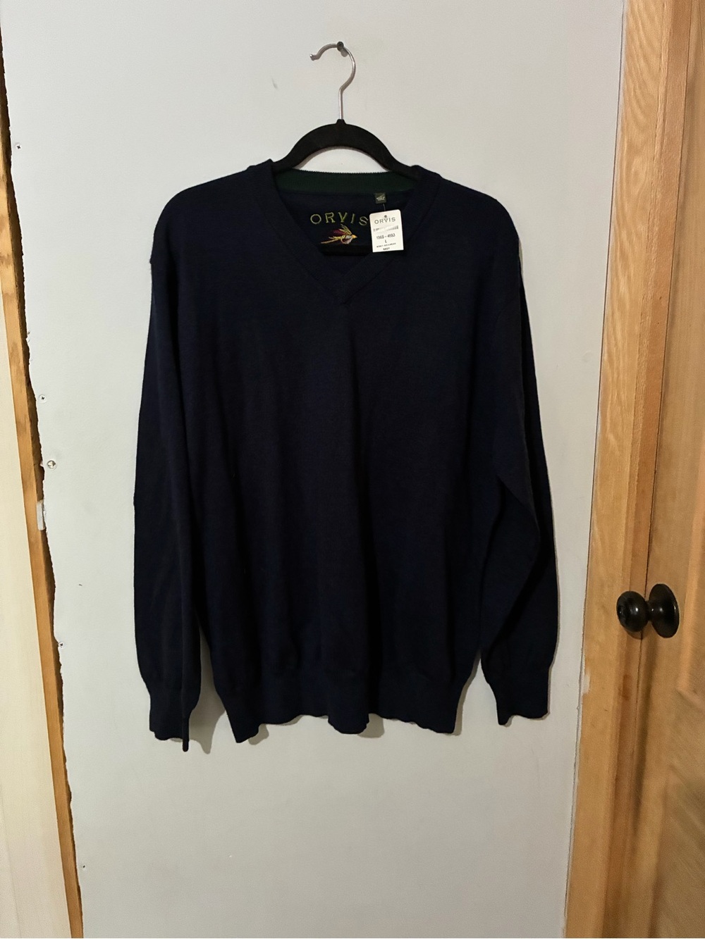 Orvis Men's V-Neck Sweater in Navy